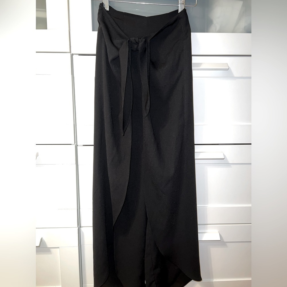 Lulu’s Pants - Picture 3 of 5